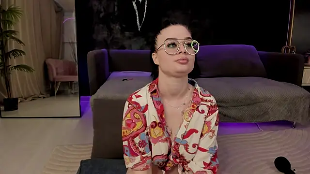 LoraIvone online show from April 8, 2026, 7:26 pm