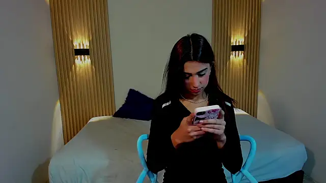 Snapshot of CharlotteKing8 chatting on March 3, 2026, 12:01 pm CharlotteKing8 online show from March 3, 2026, 12:01 pm