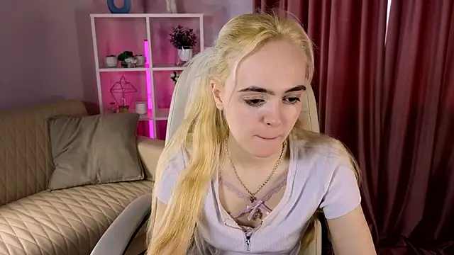 Snapshot of Bambi_Bloom chatting on March 3, 2026, 5:47 am Bambi Bloom online show from March 3, 2026, 5:47 am