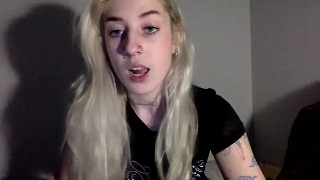 Snapshot of EmmyWet chatting on March 16, 2026, 7:27 pm EmmyWet online show from March 16, 2026, 7:27 pm