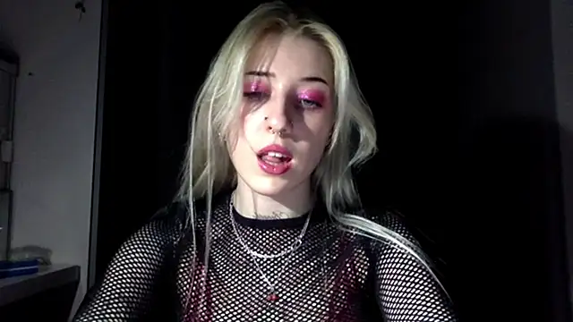 Snapshot of EmmyWet chatting on March 18, 2026, 8:32 pm EmmyWet online show from March 18, 2026, 8:32 pm