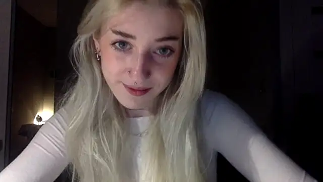 Snapshot of EmmyWet chatting on March 9, 2026, 7:50 pm EmmyWet online show from March 9, 2026, 7:50 pm