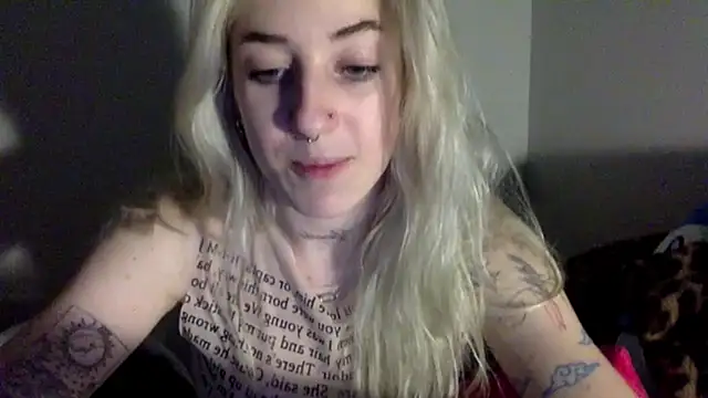 Snapshot of EmmyWet chatting on March 11, 2026, 8:47 pm EmmyWet online show from March 11, 2026, 8:47 pm