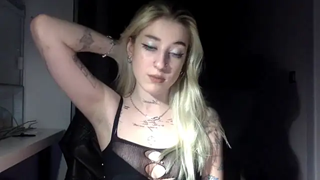 Snapshot of EmmyWet chatting on March 27, 2026, 8:10 pm EmmyWet online show from March 27, 2026, 8:10 pm