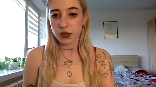 Snapshot of EmmyWet chatting on April 26, 2026, 5:21 pm EmmyWet online show from April 26, 2026, 5:21 pm