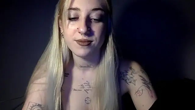 Snapshot of EmmyWet chatting on April 6, 2026, 6:42 pm EmmyWet online show from April 6, 2026, 6:42 pm