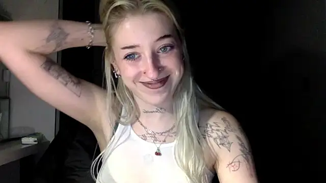 Snapshot of EmmyWet chatting on March 20, 2026, 8:21 pm EmmyWet online show from March 20, 2026, 8:21 pm