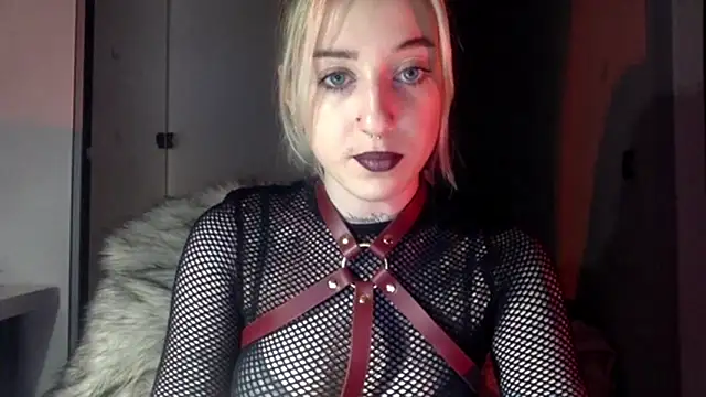 Snapshot of EmmyWet chatting on March 23, 2026, 5:57 pm EmmyWet online show from March 23, 2026, 5:57 pm