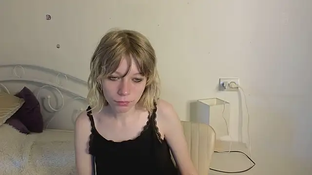 Snapshot of MollySally chatting on June 11, 2026, 4:09 am MollySally online show from June 11, 2026, 4:09 am