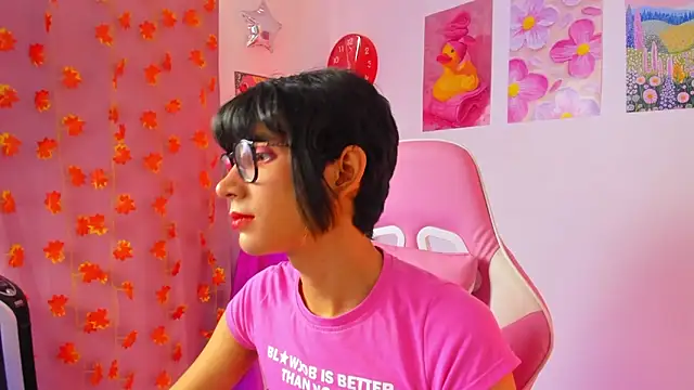 Madeline 21 online show from April 18, 2026, 12:29 pm