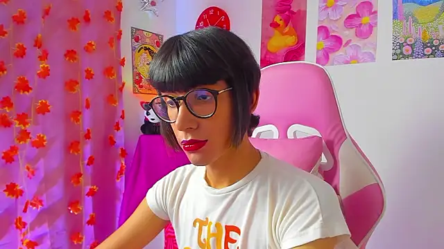 Madeline 21 online show from March 22, 2026, 5:10 am