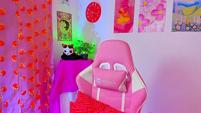 Madeline 21 online show from April 16, 2026, 12:17 pm