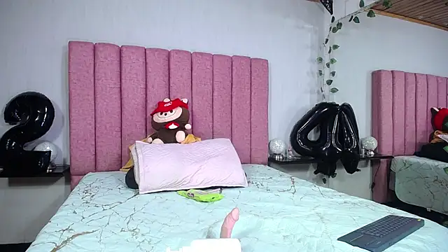 SaraLjordad online show from April 6, 2026, 7:48 pm