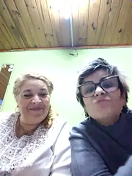 Snapshot of momismilf544 chatting on May 31, 2026, 10:54 pm momismilf544 online show from May 31, 2026, 10:54 pm