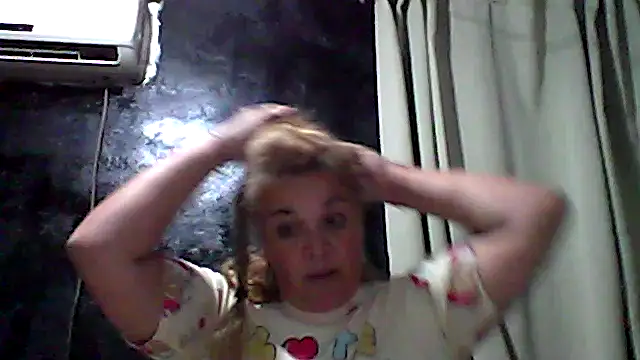 momismilf544 online show from April 15, 2026, 10:21 pm