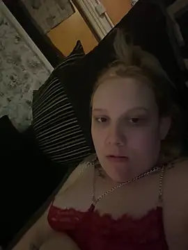 Snapshot of SassieBlondie chatting on March 3, 2026, 1:45 am SassieBlondie online show from March 3, 2026, 1:45 am