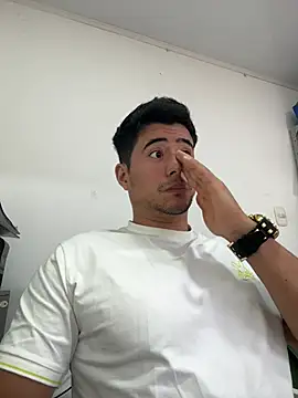 David-latinlover online show from April 13, 2026, 3:27 pm