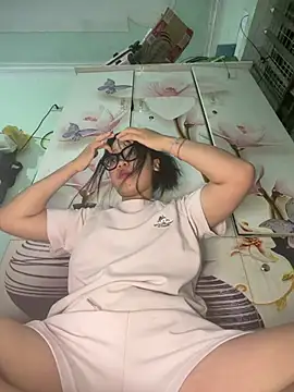 Leeeeiu online show from July 7, 2026, 3:04 pm