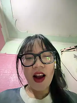 Leeeeiu online show from June 30, 2026, 3:23 pm
