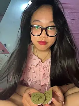 Leeeeiu online show from April 11, 2026, 3:27 pm