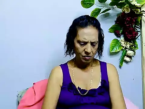 Hot queen58 online show from June 11, 2026, 3:53 pm
