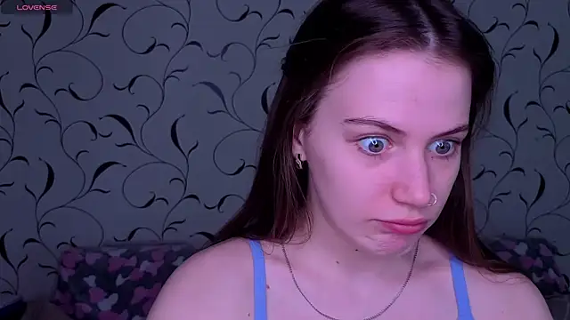 Snapshot of Luxwyverna chatting on April 16, 2026, 8:59 am Luxwyverna online show from April 16, 2026, 8:59 am