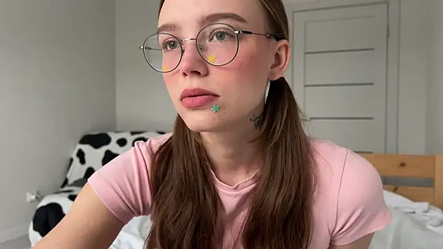 Lolatatee online show from April 3, 2026, 3:57 am