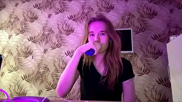 LeomaJee online show from April 10, 2026, 5:42 pm