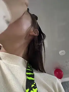   Nahomy online show from March 5, 2026, 11:29 am