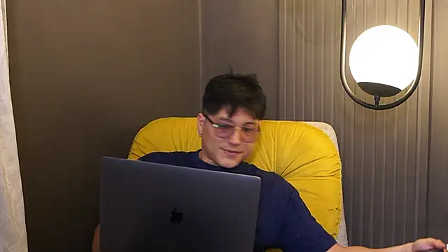 Mia and Belmonth online show from March 28, 2026, 7:04 pm