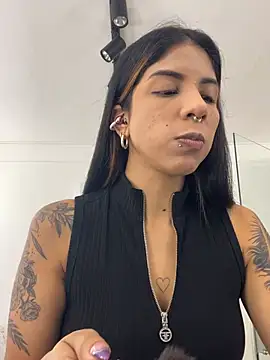 Snapshot of VioletaHills_ chatting on July 1, 2026, 12:16 pm VioletaHills online show from July 1, 2026, 12:16 pm