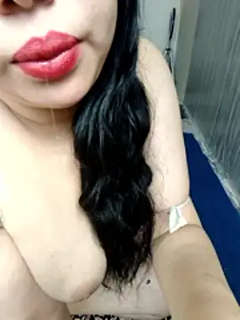 Snapshot of HoT_LiiiNa chatting on June 11, 2026, 9:50 am HoT LiiiNa online show from June 11, 2026, 9:50 am