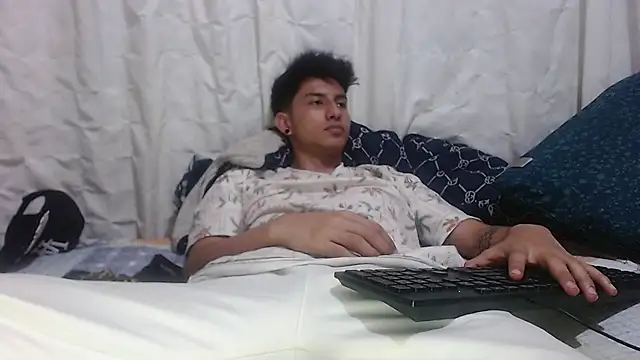 Snapshot of Matt_fox chatting on March 1, 2026, 12:43 am Matt fox online show from March 1, 2026, 12:43 am