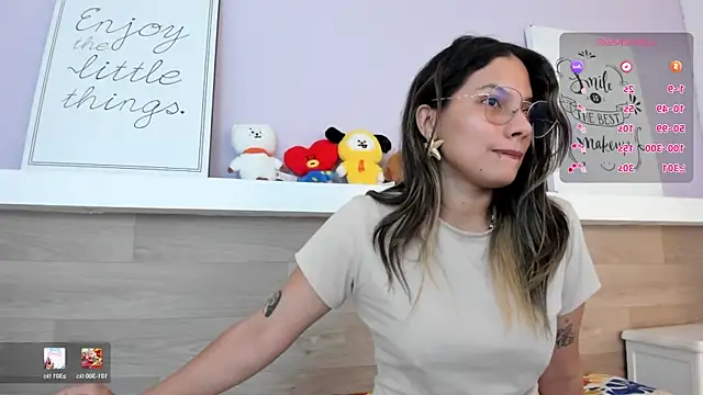 Snapshot of EmmaSanchez_ chatting on April 20, 2026, 8:43 pm EmmaSanchez online show from April 20, 2026, 8:43 pm