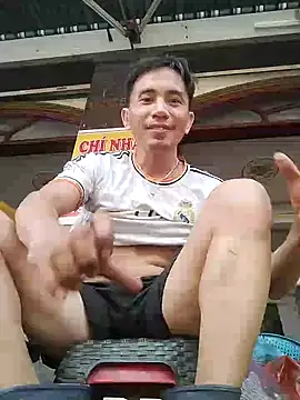 traiwe06 online show from June 14, 2026, 2:24 am