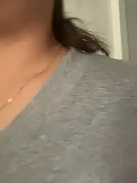 Snapshot of E-ll-A01 chatting on March 3, 2026, 2:07 am E-ll-A01 online show from March 3, 2026, 2:07 am