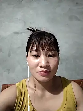 Lilinn  online show from April 17, 2026, 1:03 pm