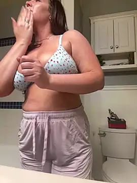 hollyharmd online show from April 10, 2026, 1:23 am