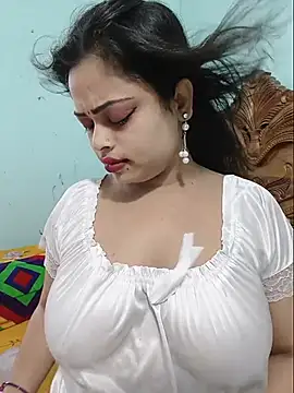 Snapshot of Beauty-3 chatting on July 15, 2026, 12:39 am Beauty-3 online show from July 15, 2026, 12:39 am