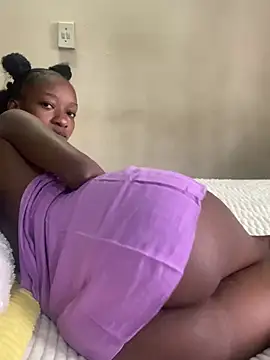 Latoya01 online show from April 8, 2026, 7:54 am