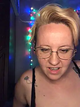 SofiaAmour online show from April 14, 2026, 7:52 pm