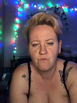 SofiaAmour online show from April 17, 2026, 7:49 pm