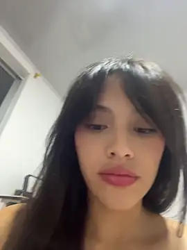 Mia-villalobos online show from June 9, 2026, 2:12 am