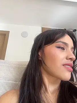 Mia-villalobos online show from April 29, 2026, 1:48 pm