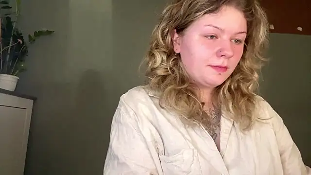 YoungAlina online show from April 15, 2026, 1:15 pm