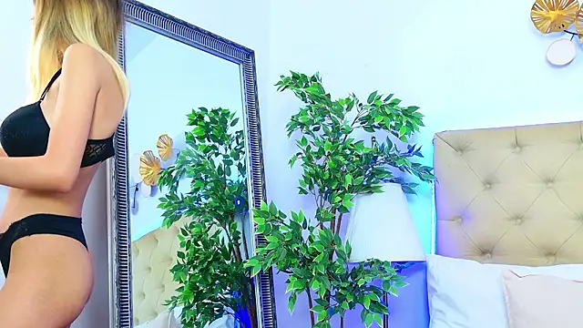 RaysaDrake online show from March 27, 2026, 5:49 am