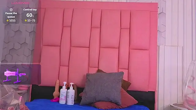 ashlleyray online show from June 26, 2026, 7:09 pm