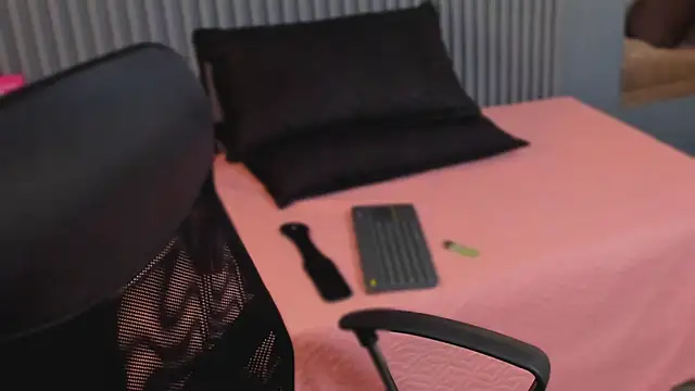 SusanaBell  online show from April 22, 2026, 7:20 pm