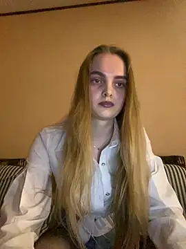 LunaVey online show from March 29, 2026, 5:03 pm