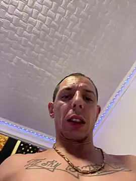 Hugo1993 online show from August 3, 2026, 8:04 pm